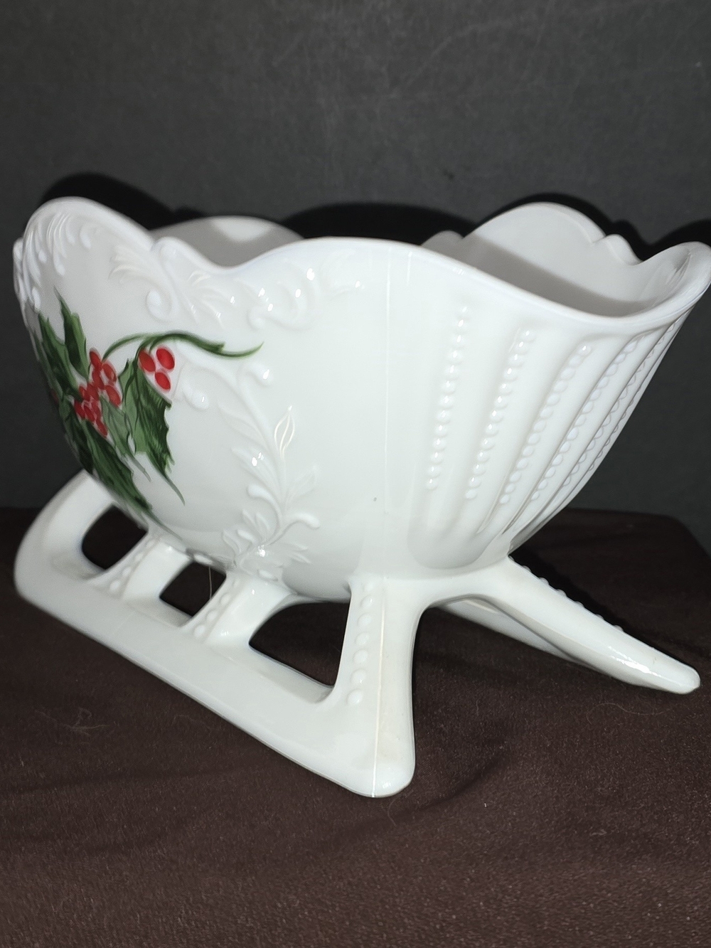 Westmoreland Glass Company hand-painted holly milk glass sleigh - Picture 6 of 10